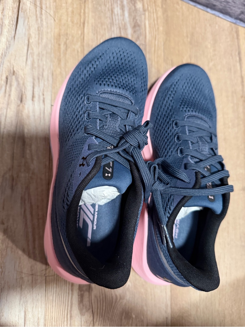 Women’s under armour shoes size 7 NWT